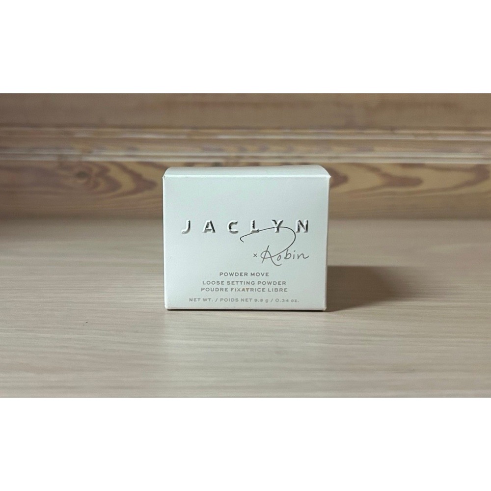 Jaclyn Cosmetics x Robin Powder Move, Loose setting Powder - In shade Sheer Deep